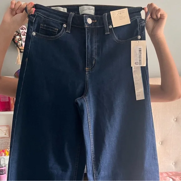 Universal Thread Dark Indigo Flare Jeans - Picture 3 of 16